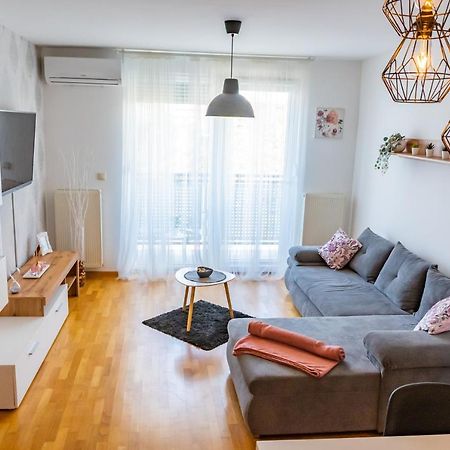 Brand New - Selfcheckins 24 - Zagreb - Garage - Loggia - New - Luxury Appartement Buitenkant foto
